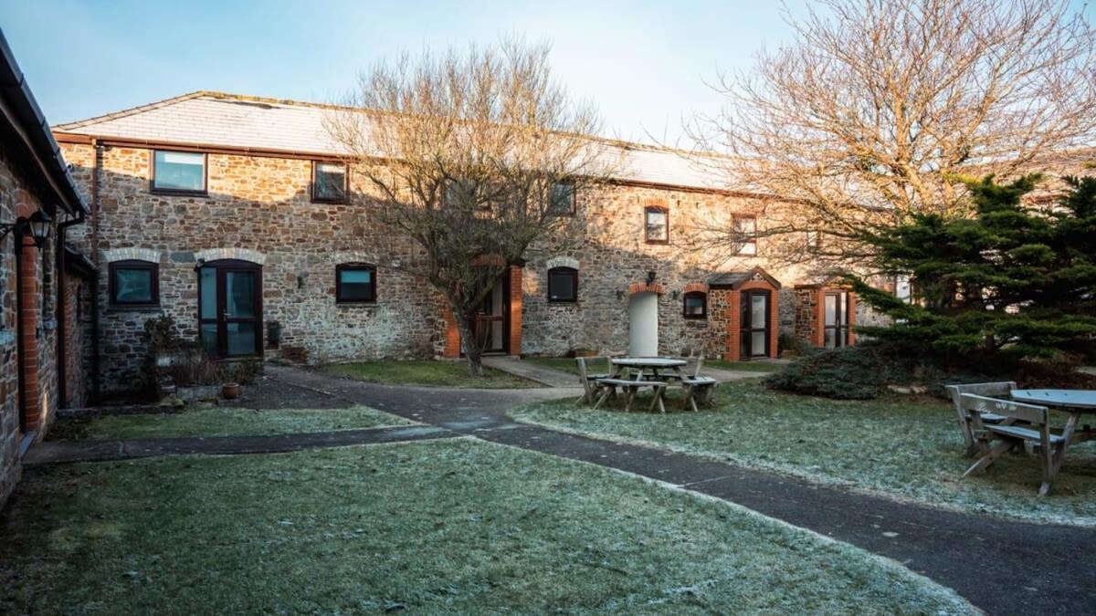 Spacious 2 Bedroom Nr * Bude