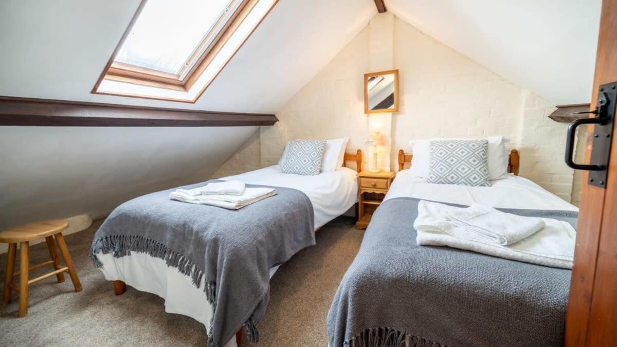 Spacious 2 Bedroom Nr Bude