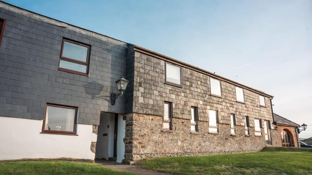 Spacious 2 Bedroom Nr Bude