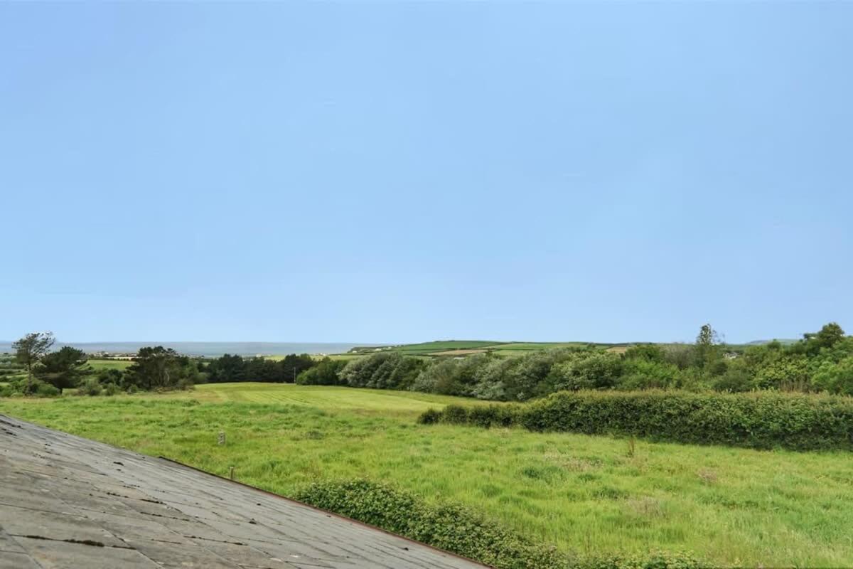 Spacious 2 Bedroom Nr Bude
