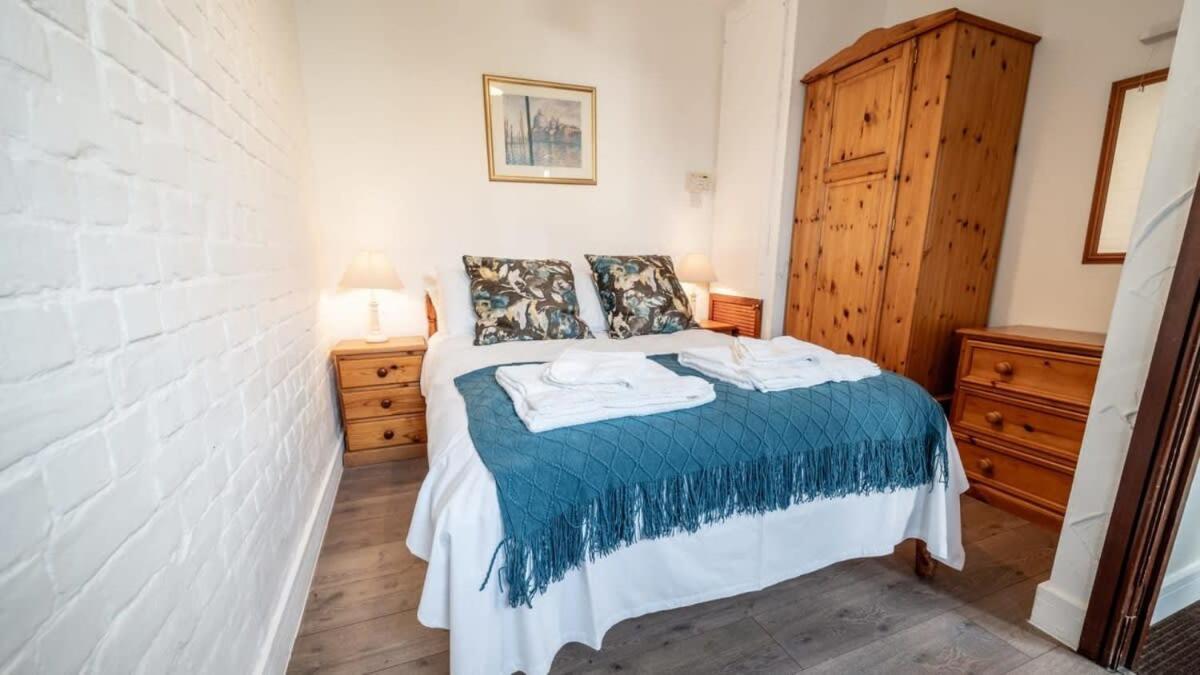 Spacious 2 Bedroom Nr Holiday home